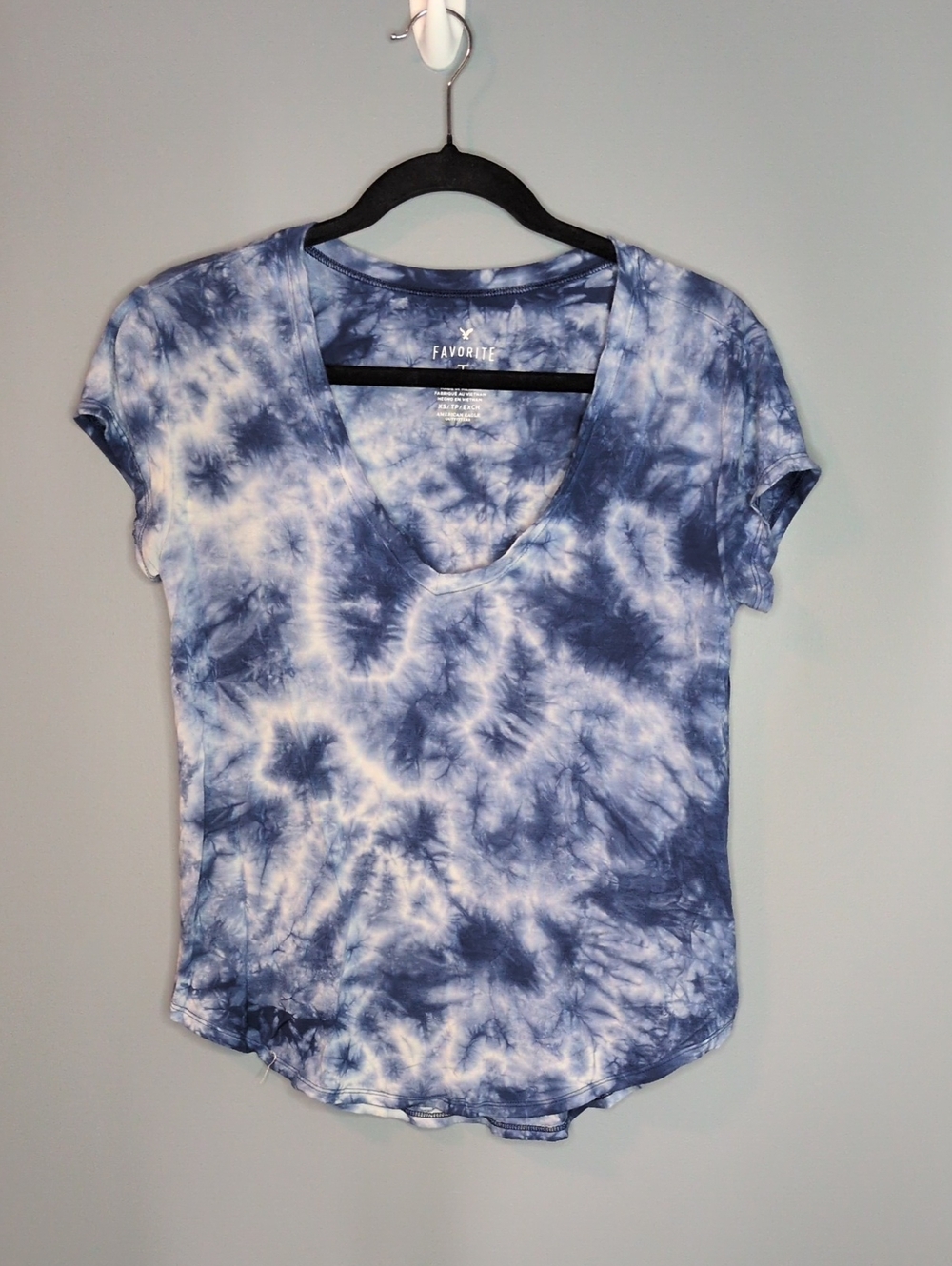 American Eagle Blue Tie-Dye V-Neck Favorite Tee Size XS